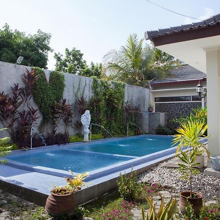 Reddoorz Plus Near Mall Roxy Banyuwangi Бануванги Екстериор снимка