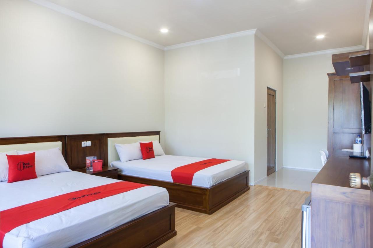 Reddoorz Plus Near Mall Roxy Banyuwangi Бануванги Екстериор снимка