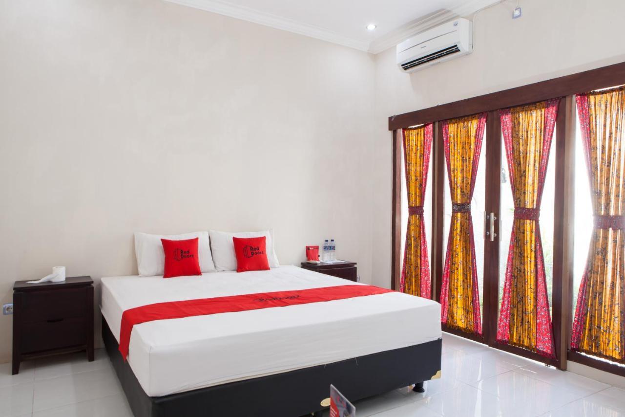 Reddoorz Plus Near Mall Roxy Banyuwangi Бануванги Екстериор снимка