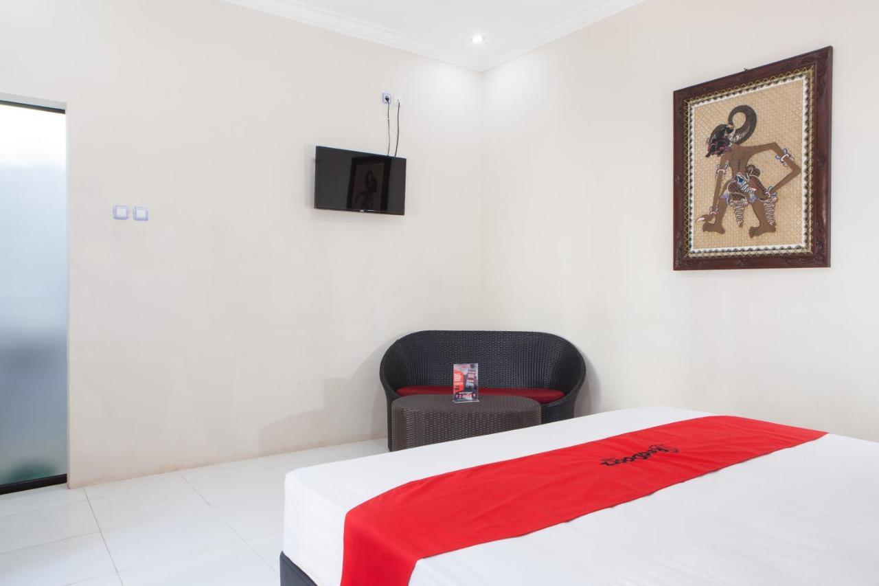 Reddoorz Plus Near Mall Roxy Banyuwangi Бануванги Екстериор снимка