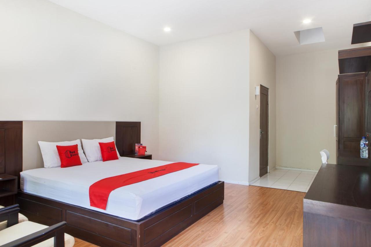 Reddoorz Plus Near Mall Roxy Banyuwangi Бануванги Екстериор снимка