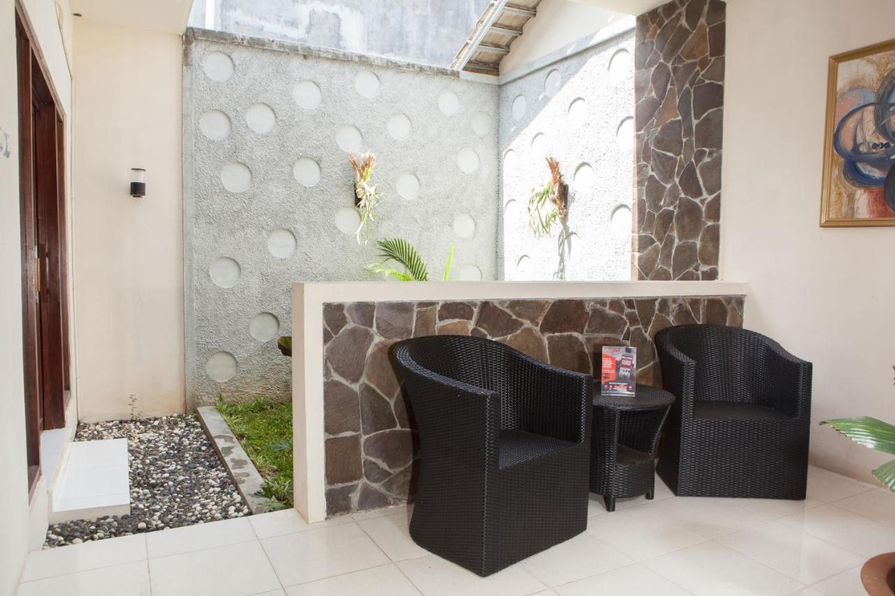 Reddoorz Plus Near Mall Roxy Banyuwangi Бануванги Екстериор снимка