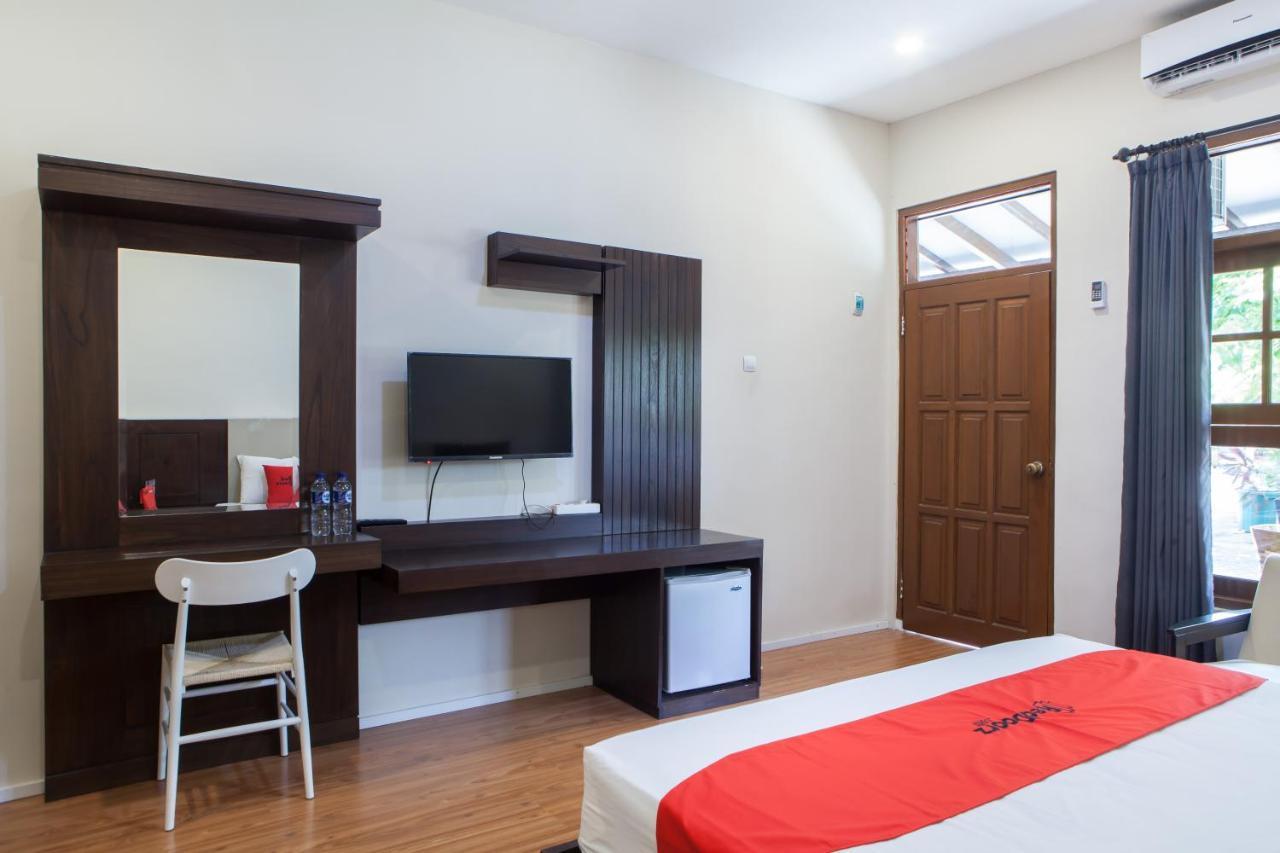 Reddoorz Plus Near Mall Roxy Banyuwangi Бануванги Екстериор снимка