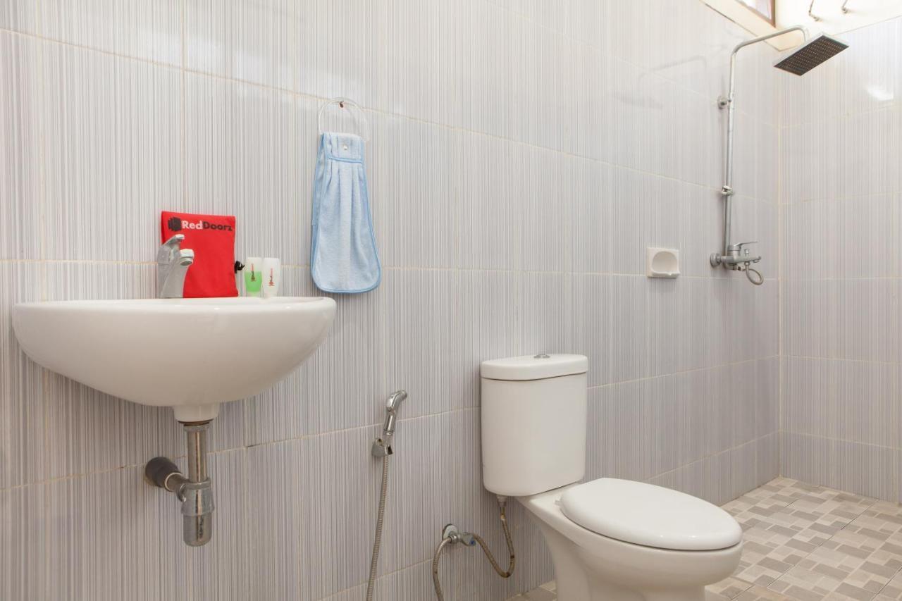 Reddoorz Plus Near Mall Roxy Banyuwangi Бануванги Екстериор снимка