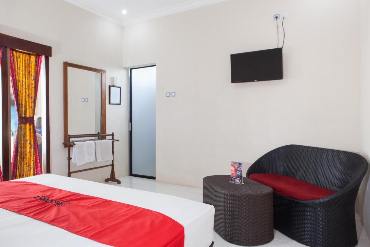Reddoorz Plus Near Mall Roxy Banyuwangi Бануванги Екстериор снимка