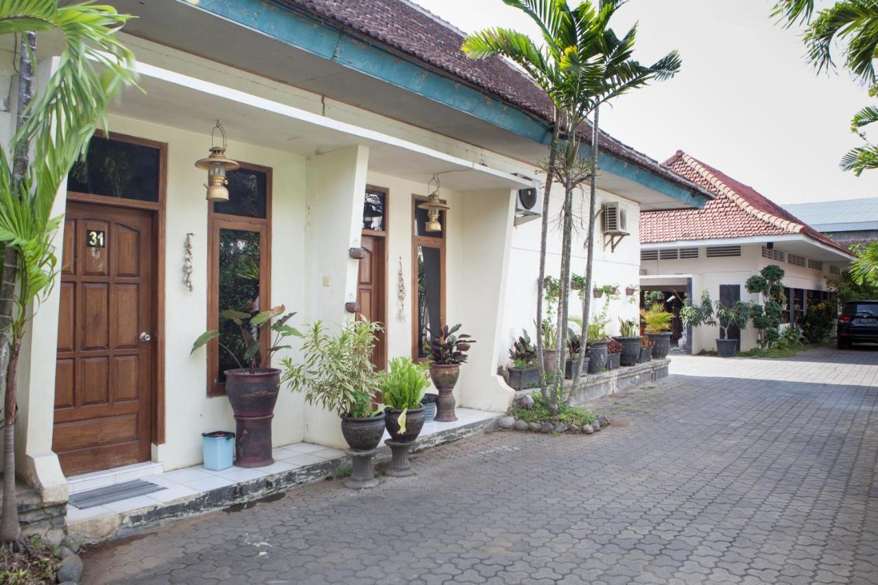 Reddoorz Plus Near Mall Roxy Banyuwangi Бануванги Екстериор снимка
