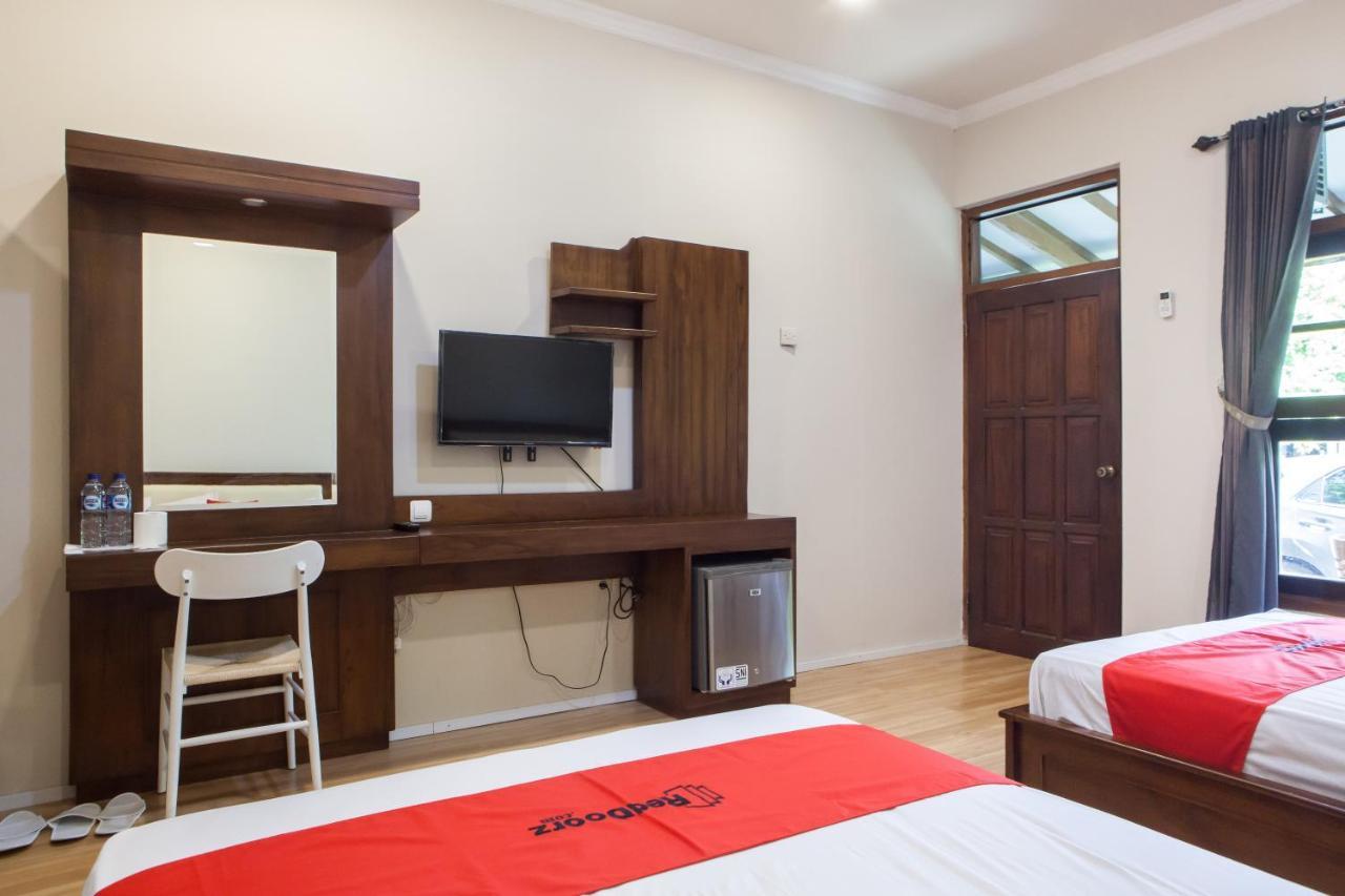 Reddoorz Plus Near Mall Roxy Banyuwangi Бануванги Екстериор снимка