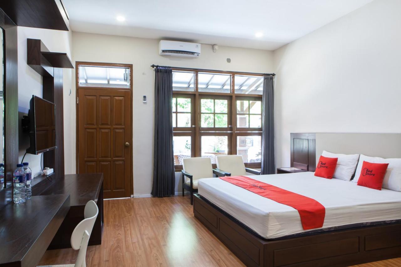 Reddoorz Plus Near Mall Roxy Banyuwangi Бануванги Екстериор снимка