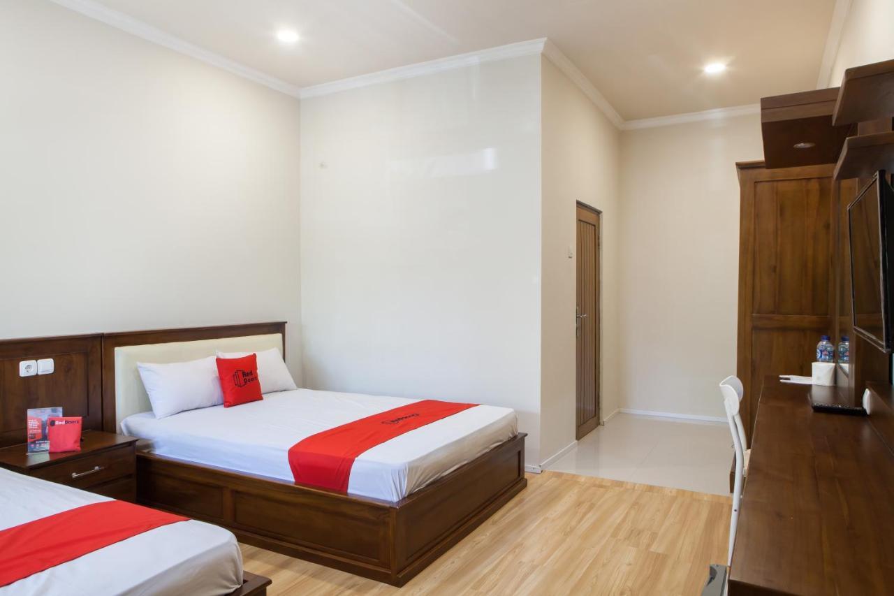 Reddoorz Plus Near Mall Roxy Banyuwangi Бануванги Екстериор снимка